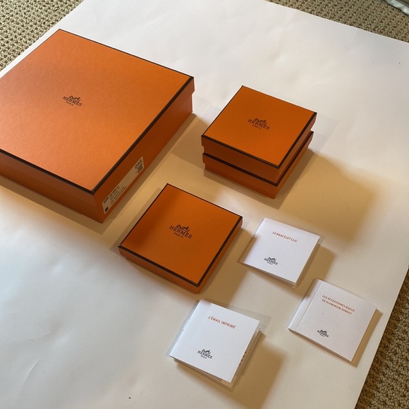 HERMES (4) BOXS AND (4) SMALL BOOKS - Picture 9 of 11